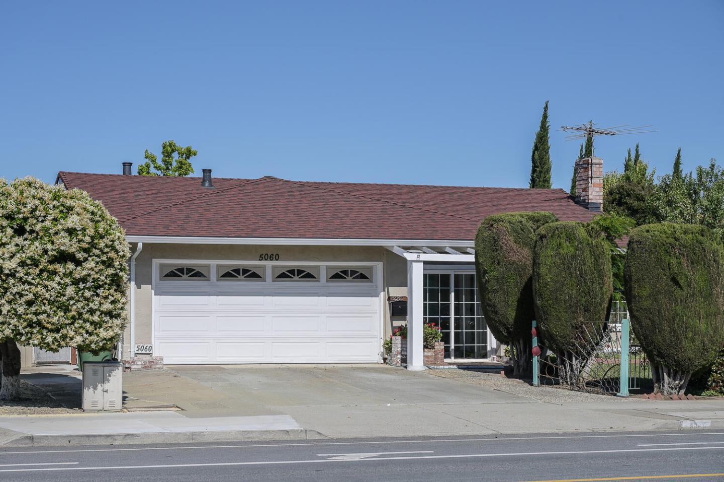 Detail Gallery Image 1 of 14 For 5060 Pearl Ave, San Jose,  CA 95136 - 4 Beds | 2 Baths