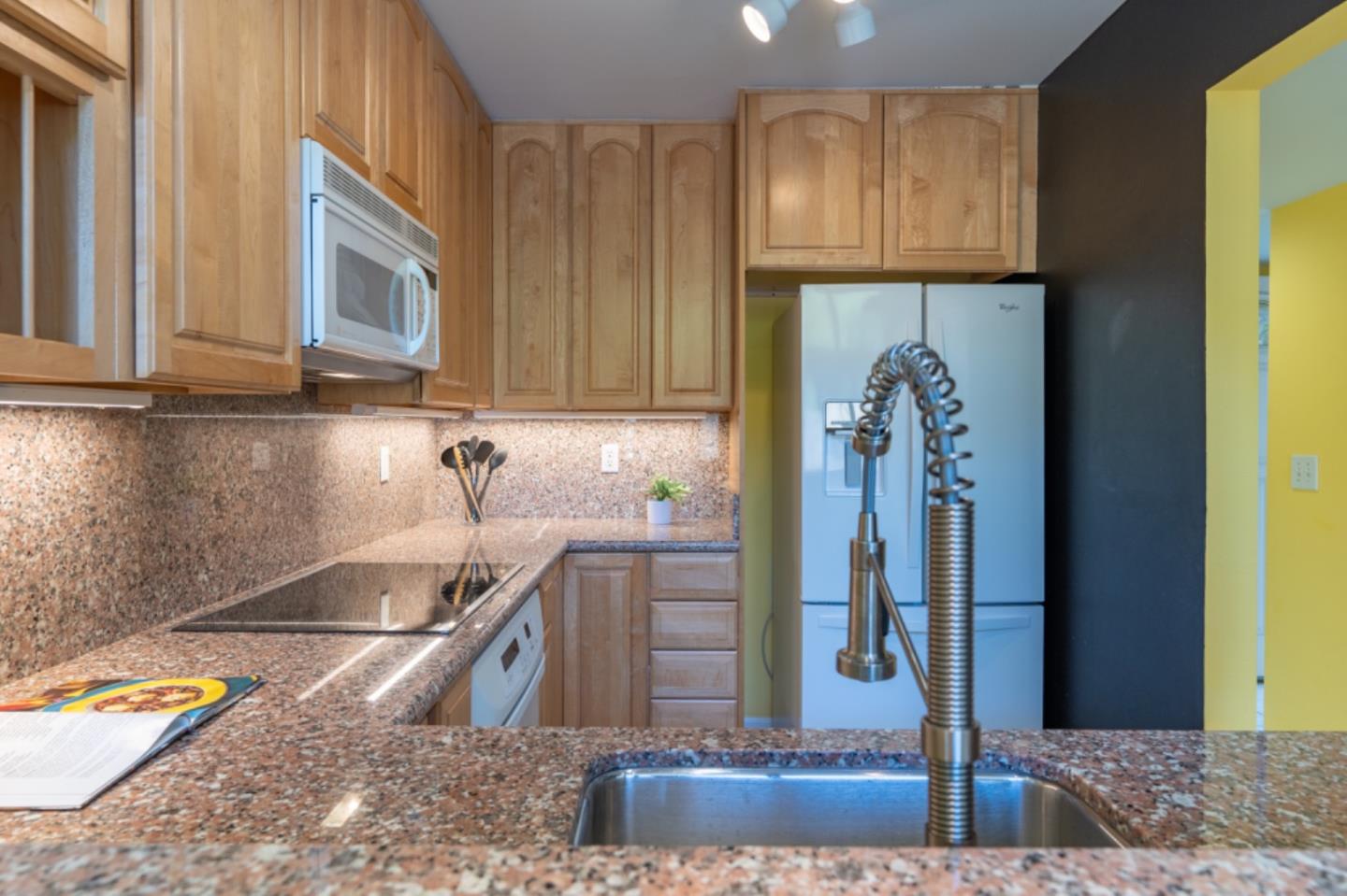 Detail Gallery Image 7 of 28 For 1221 Terra Nova Blvd, Pacifica,  CA 94044 - 2 Beds | 2 Baths
