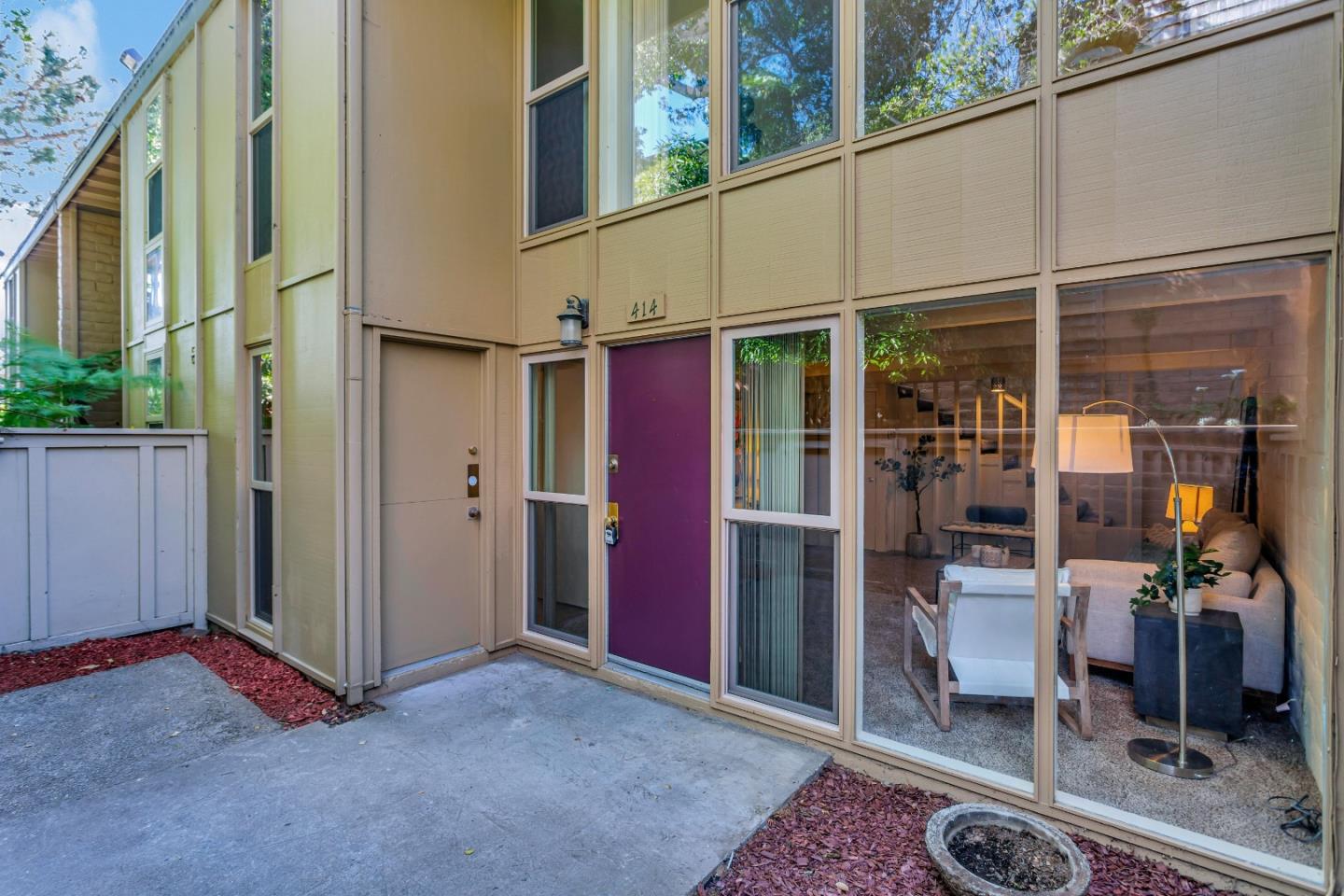 Detail Gallery Image 1 of 26 For 451 Dela Vina Ave #414,  Monterey,  CA 93940 - 2 Beds | 1/1 Baths