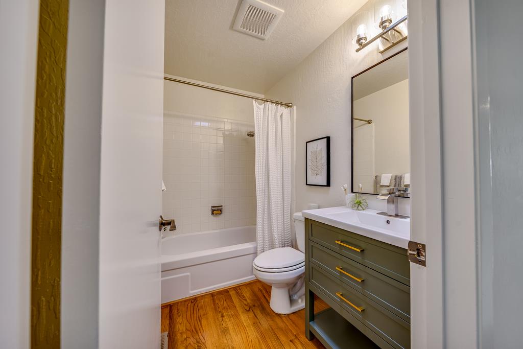 Detail Gallery Image 14 of 31 For 624 Cabrillo Ave, Santa Cruz,  CA 95065 - 3 Beds | 2 Baths