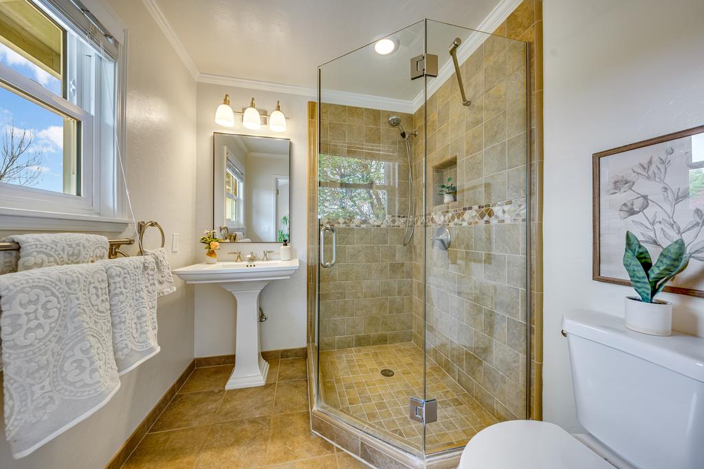 Detail Gallery Image 20 of 31 For 624 Cabrillo Ave, Santa Cruz,  CA 95065 - 3 Beds | 2 Baths