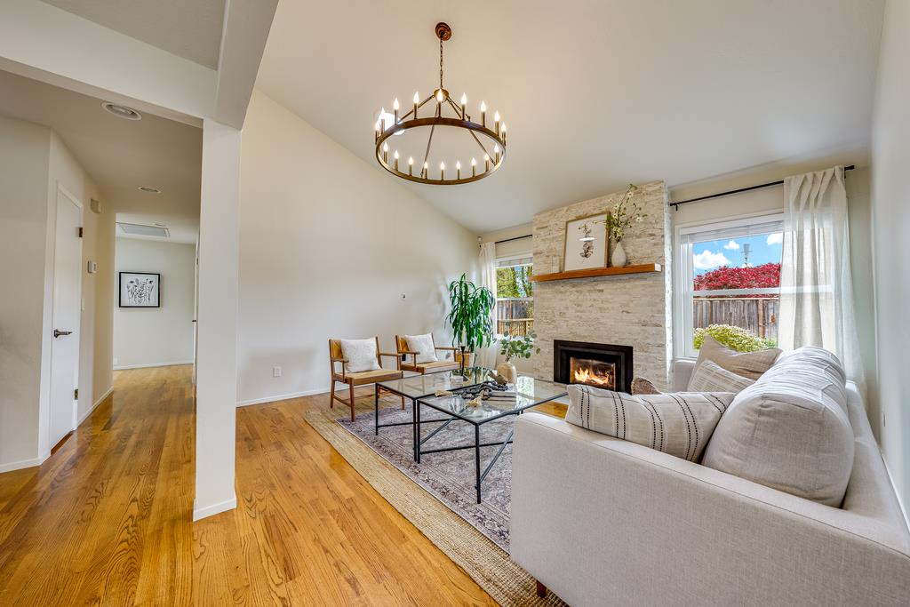 Detail Gallery Image 5 of 31 For 624 Cabrillo Ave, Santa Cruz,  CA 95065 - 3 Beds | 2 Baths
