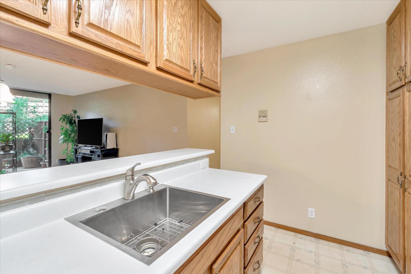 Detail Gallery Image 10 of 30 For 7127 Shelter Creek Ln, San Bruno,  CA 94066 - 1 Beds | 1 Baths