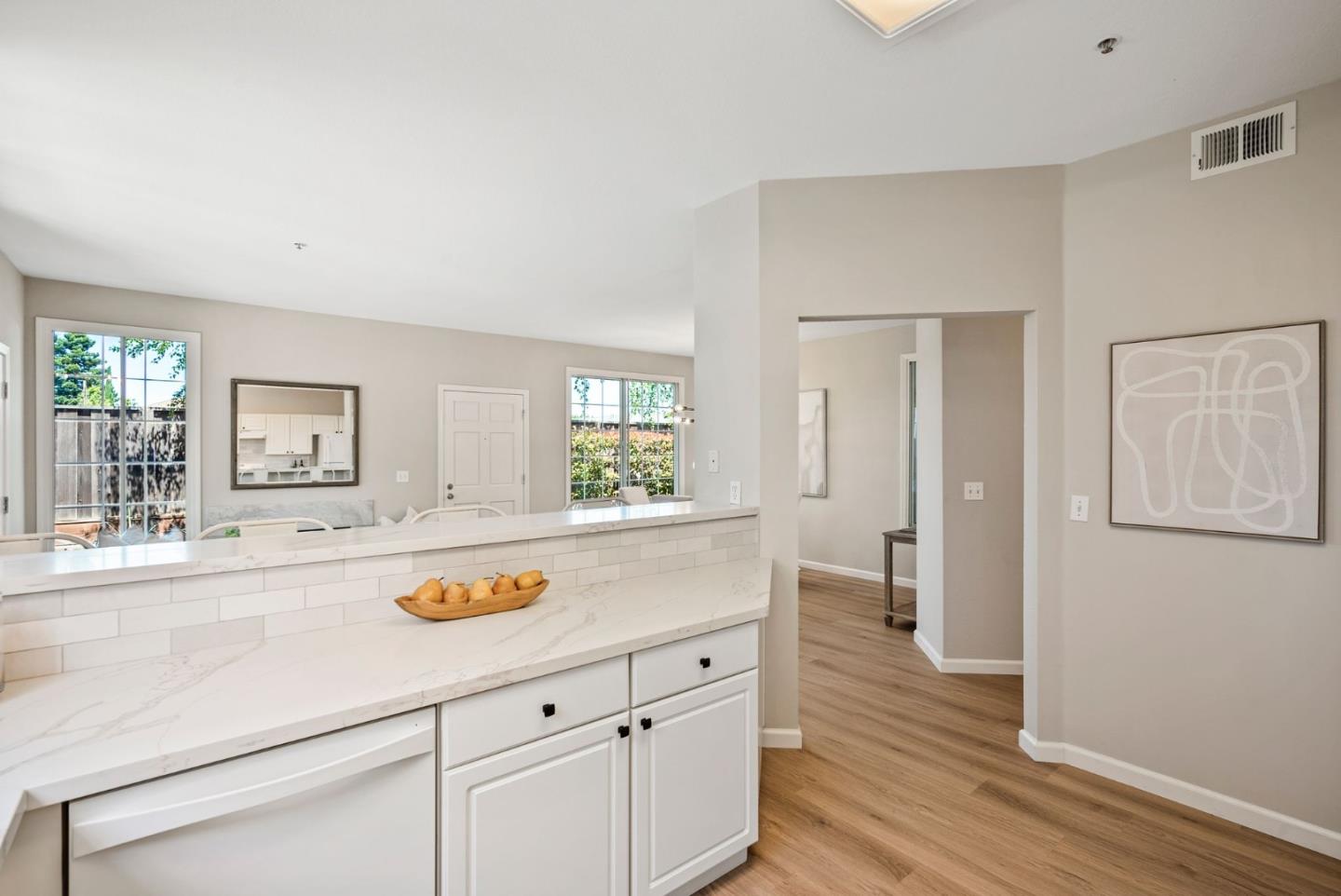Detail Gallery Image 12 of 28 For 935 Old County Rd #20,  Belmont,  CA 94002 - 2 Beds | 2 Baths