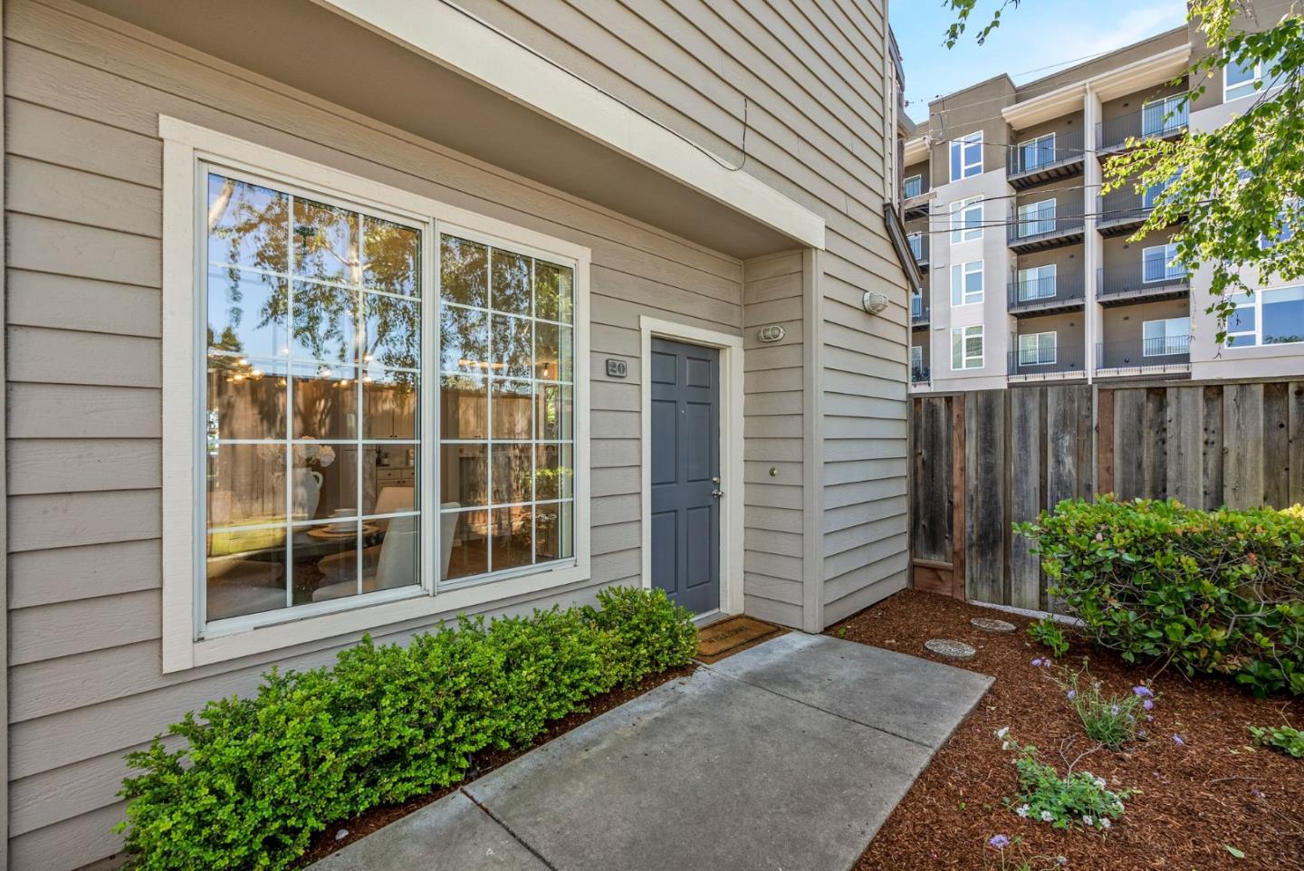 Detail Gallery Image 2 of 28 For 935 Old County Rd #20,  Belmont,  CA 94002 - 2 Beds | 2 Baths