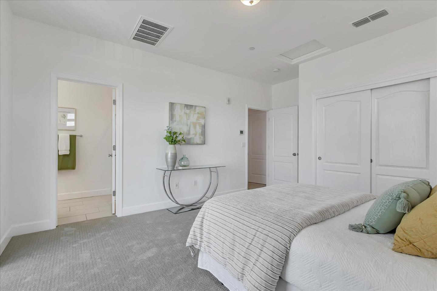 Detail Gallery Image 12 of 26 For 2738 Goble Ln #5,  San Jose,  CA 95111 - 2 Beds | 2/1 Baths