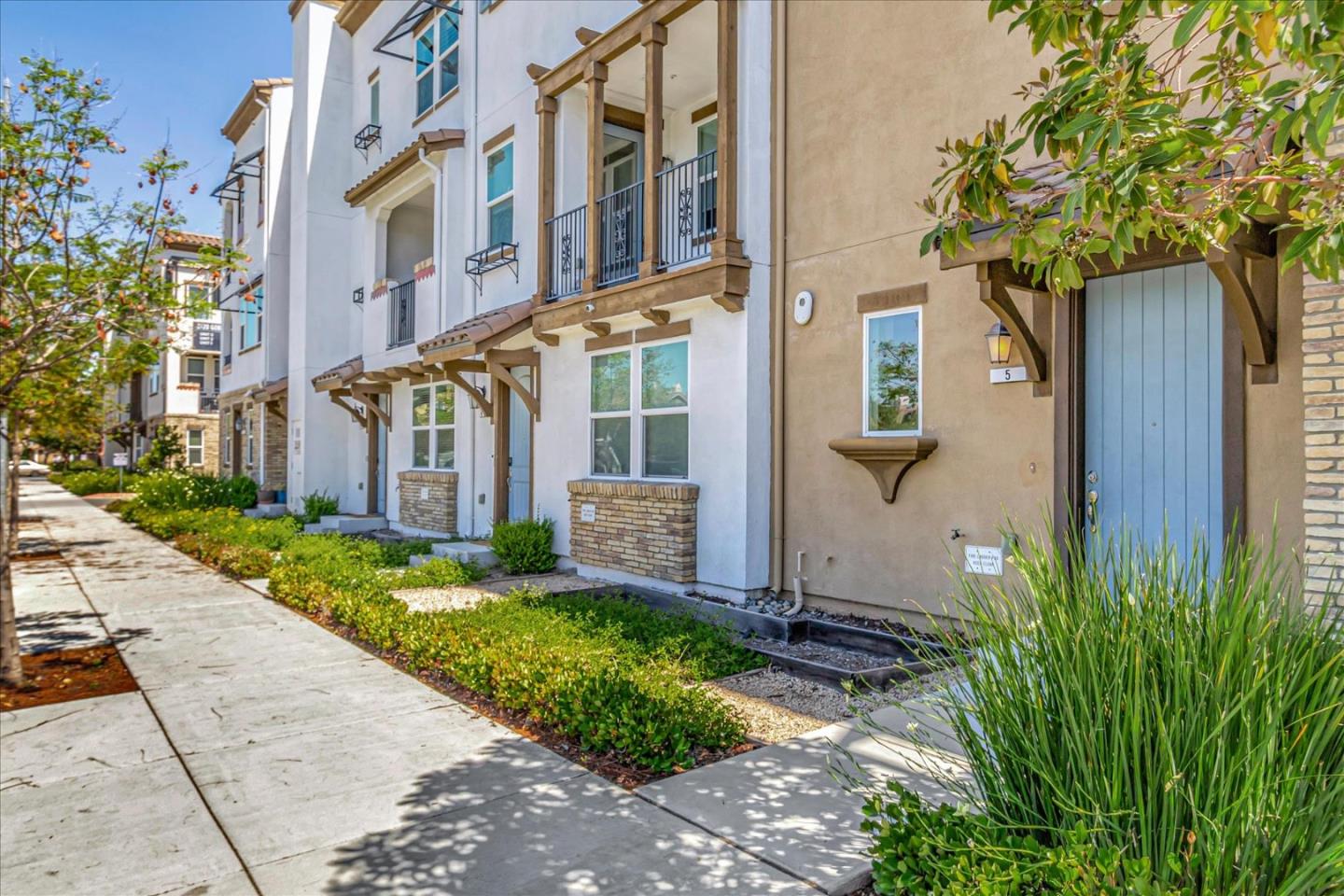 Detail Gallery Image 3 of 26 For 2738 Goble Ln #5,  San Jose,  CA 95111 - 2 Beds | 2/1 Baths