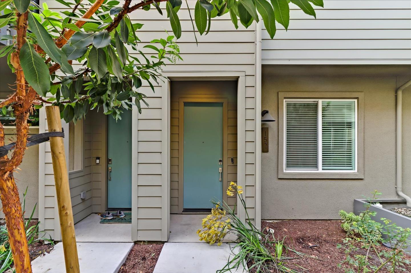Detail Gallery Image 1 of 1 For 152 Uptown Cir, Oakland,  CA 94607 - 2 Beds | 2/1 Baths