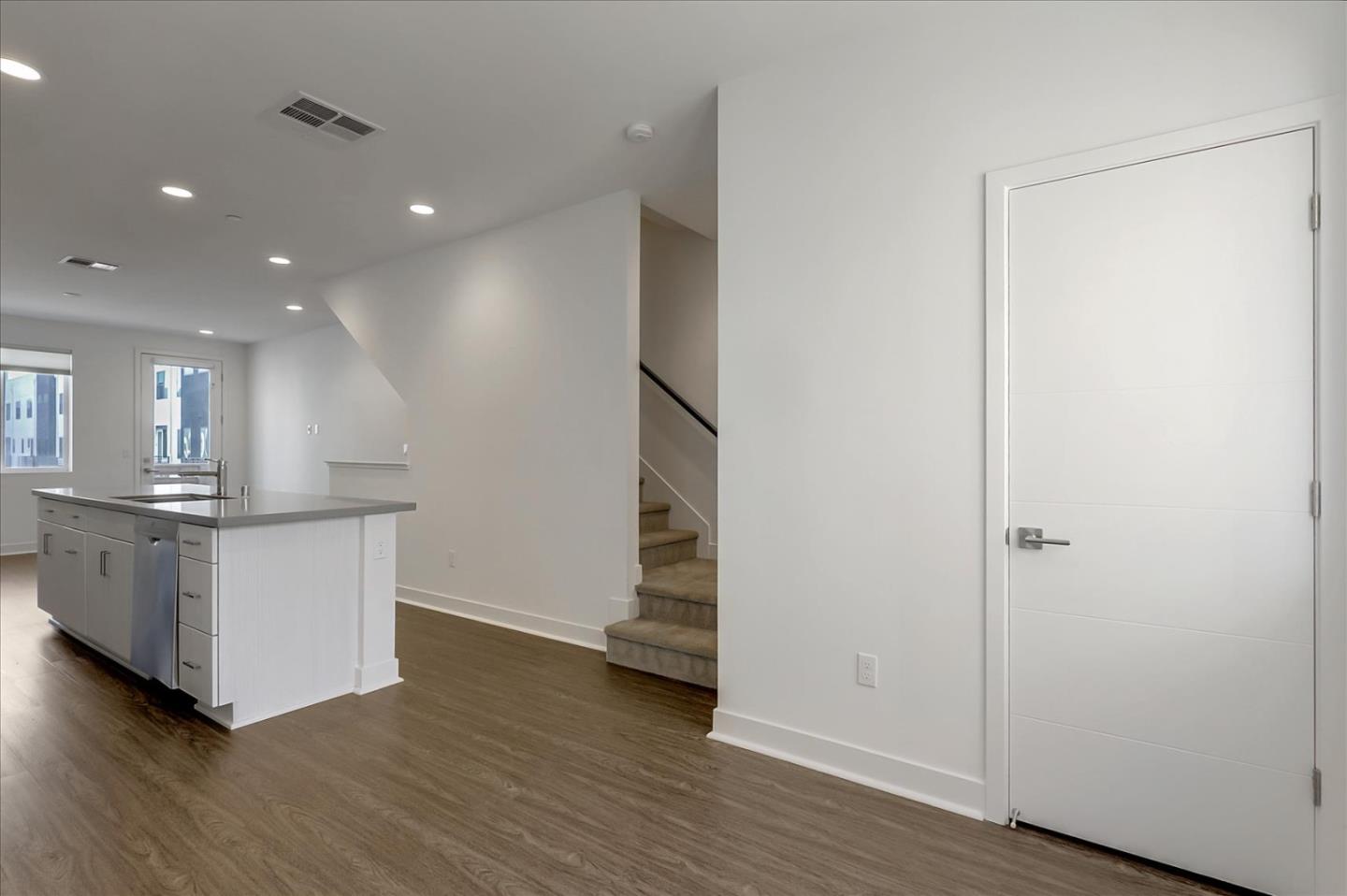 Detail Gallery Image 16 of 39 For 1429 Prescott St, Oakland,  CA 94607 - 2 Beds | 2/1 Baths