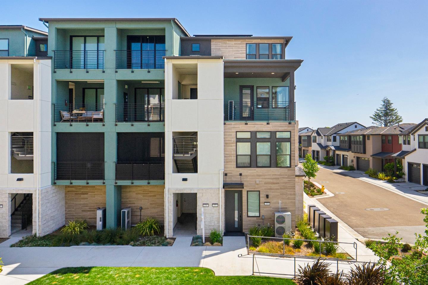 Detail Gallery Image 1 of 40 For 272 Waters Park Cir, San Mateo,  CA 94403 - 2 Beds | 2/1 Baths