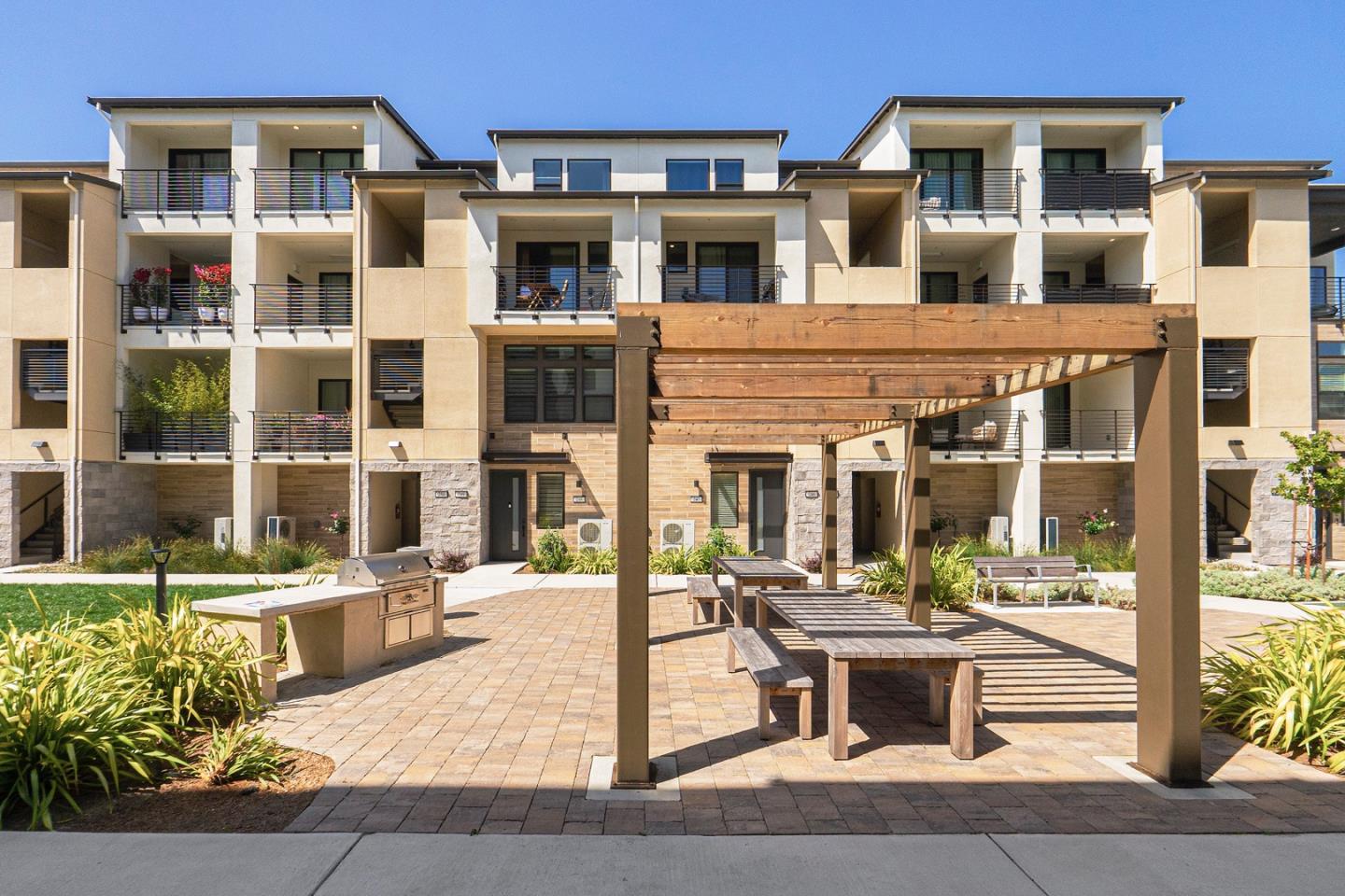 Detail Gallery Image 29 of 40 For 272 Waters Park Cir, San Mateo,  CA 94403 - 2 Beds | 2/1 Baths