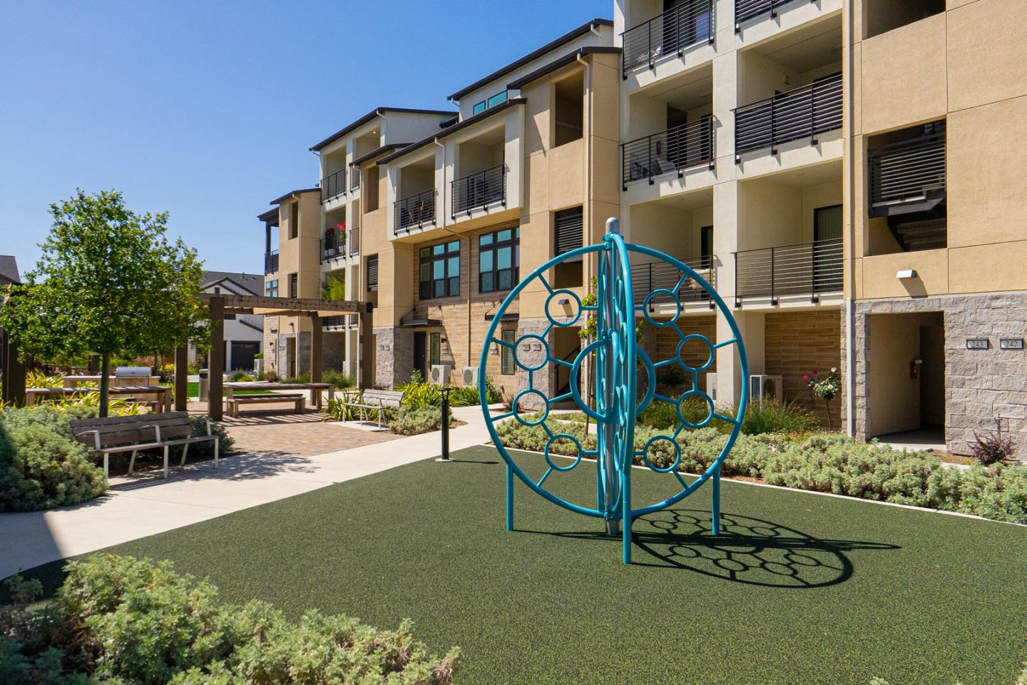 Detail Gallery Image 31 of 40 For 272 Waters Park Cir, San Mateo,  CA 94403 - 2 Beds | 2/1 Baths