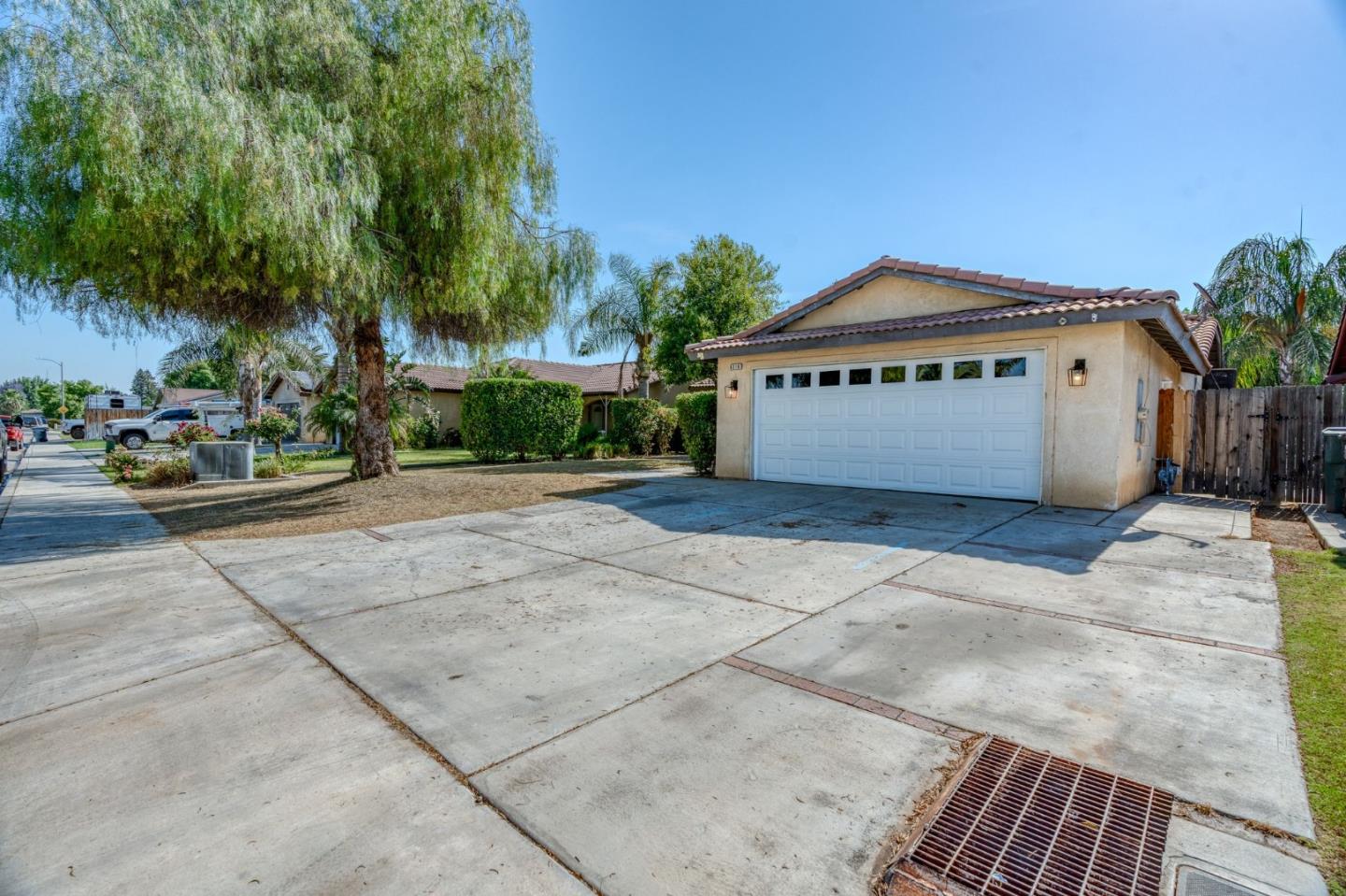Detail Gallery Image 3 of 33 For 6316 Ringsdale Ct, Bakersfield,  CA 93313 - 4 Beds | 2 Baths