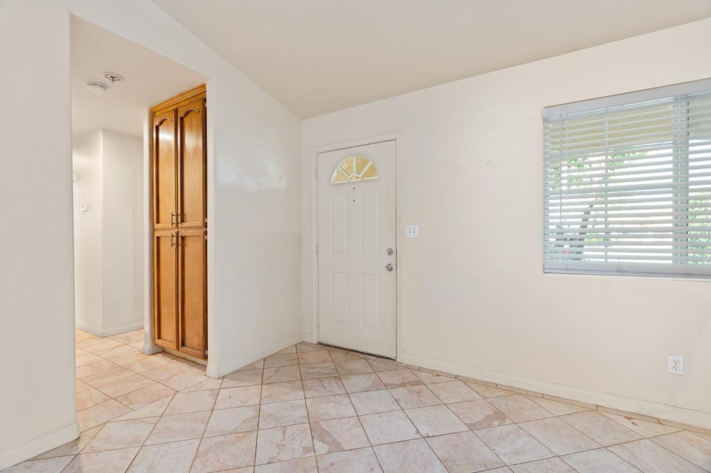 Detail Gallery Image 6 of 33 For 6316 Ringsdale Ct, Bakersfield,  CA 93313 - 4 Beds | 2 Baths
