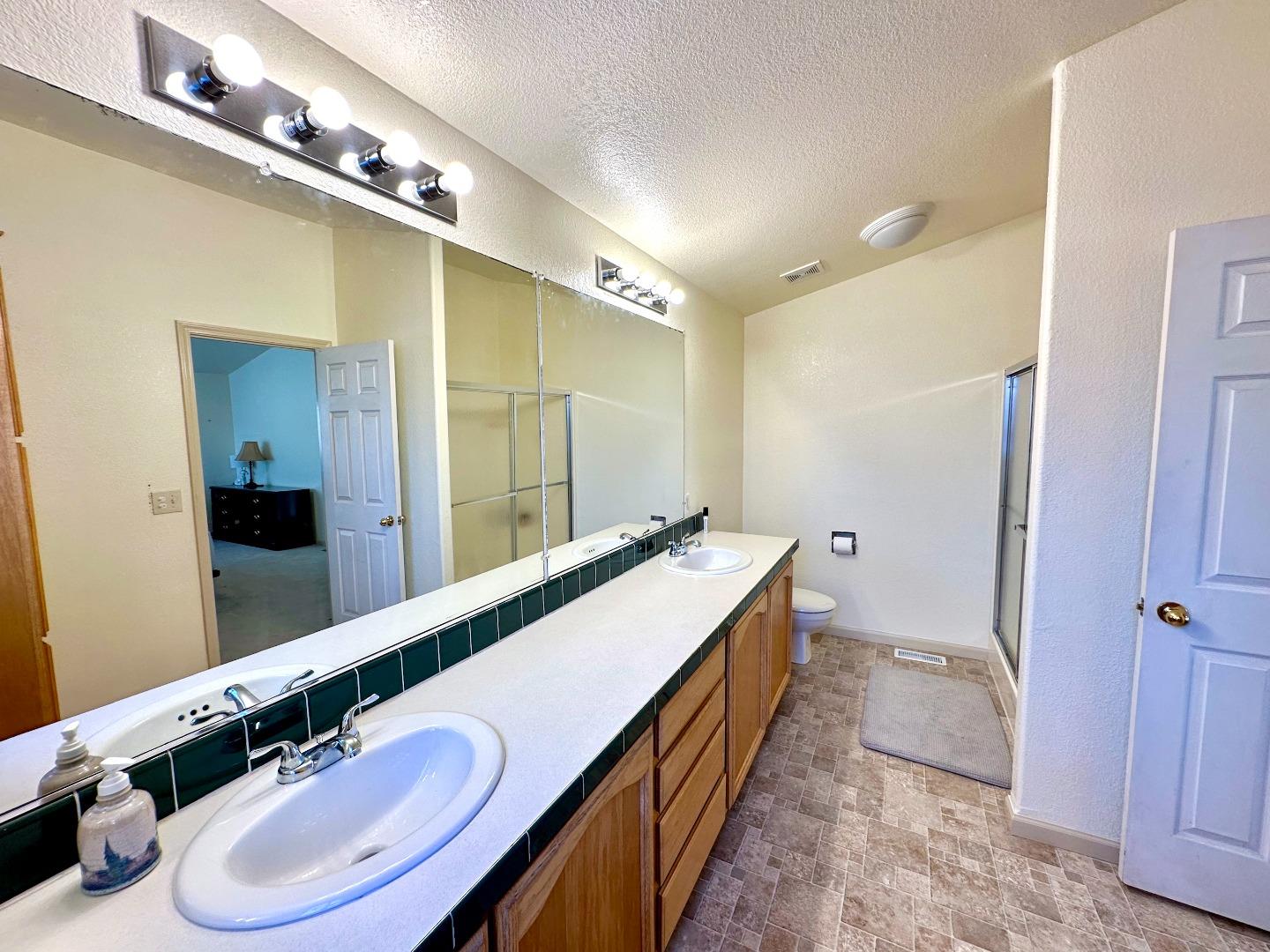 Detail Gallery Image 10 of 13 For 1220 Tasman Dr #220,  Sunnyvale,  CA 94089 - 3 Beds | 2 Baths