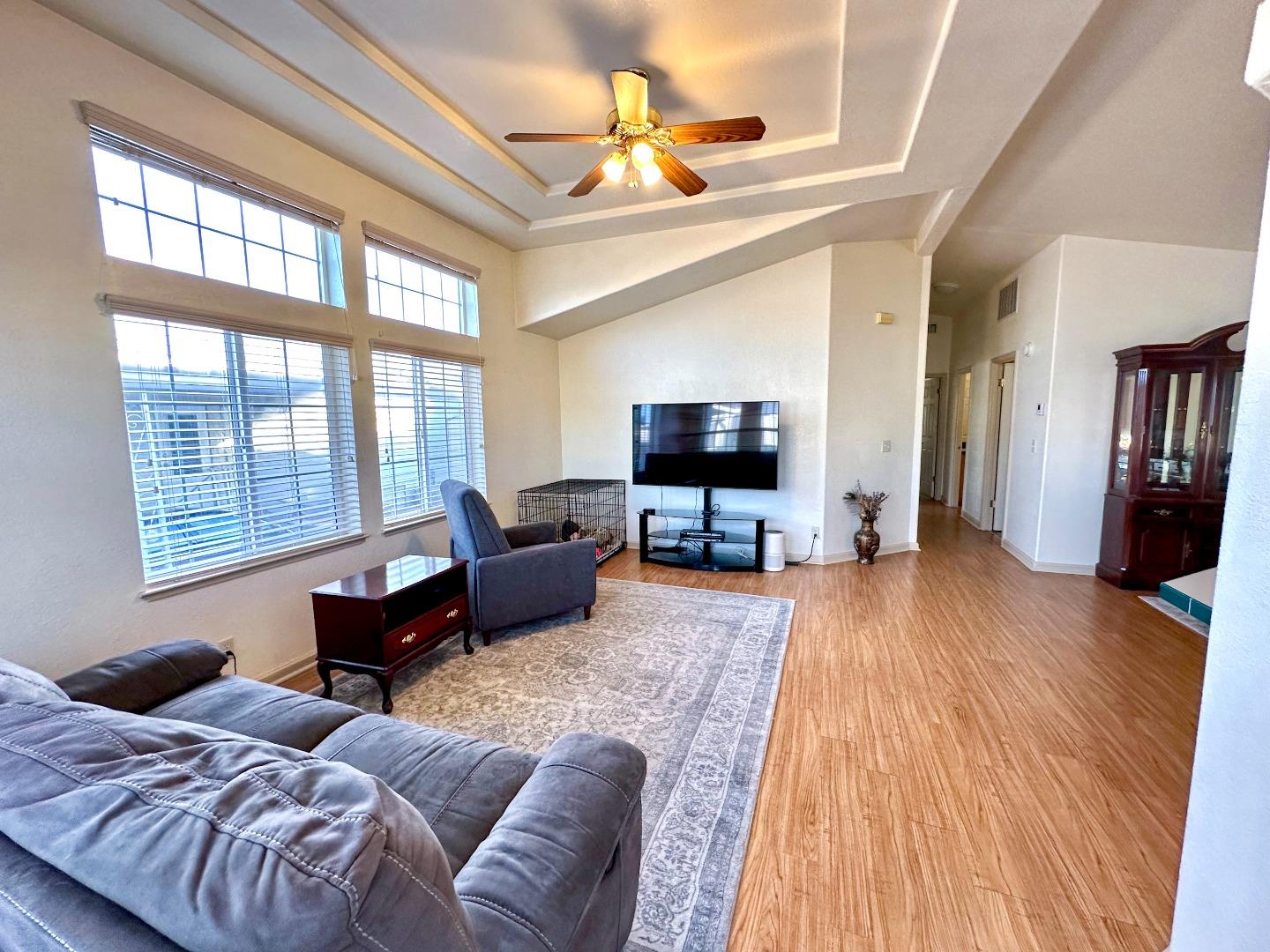 Detail Gallery Image 3 of 13 For 1220 Tasman Dr #220,  Sunnyvale,  CA 94089 - 3 Beds | 2 Baths