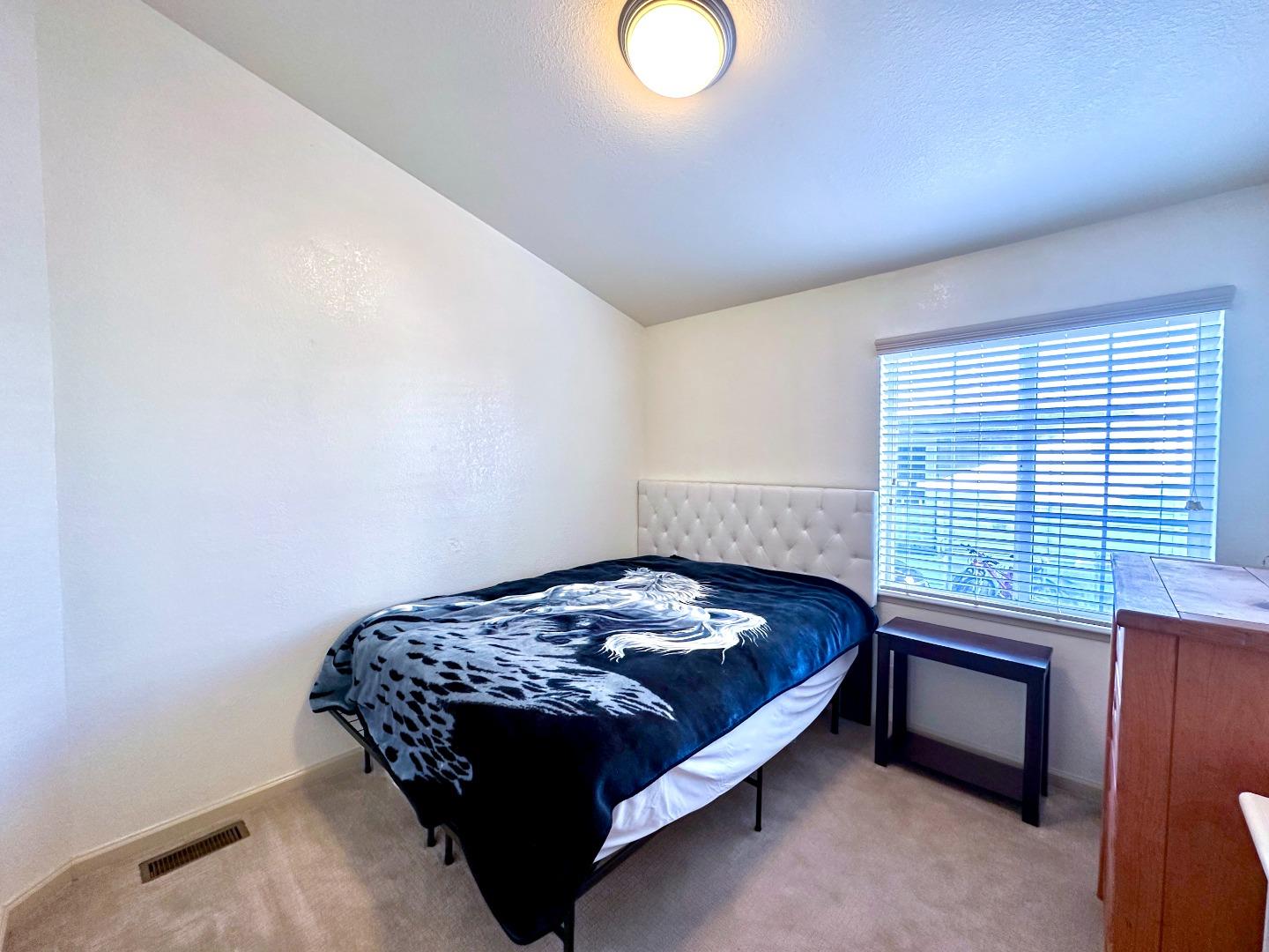Detail Gallery Image 7 of 13 For 1220 Tasman Dr #220,  Sunnyvale,  CA 94089 - 3 Beds | 2 Baths