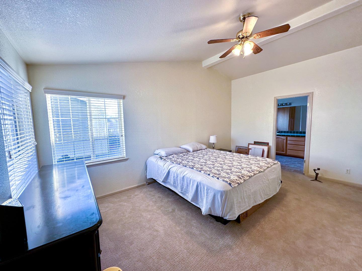 Detail Gallery Image 9 of 13 For 1220 Tasman Dr #220,  Sunnyvale,  CA 94089 - 3 Beds | 2 Baths