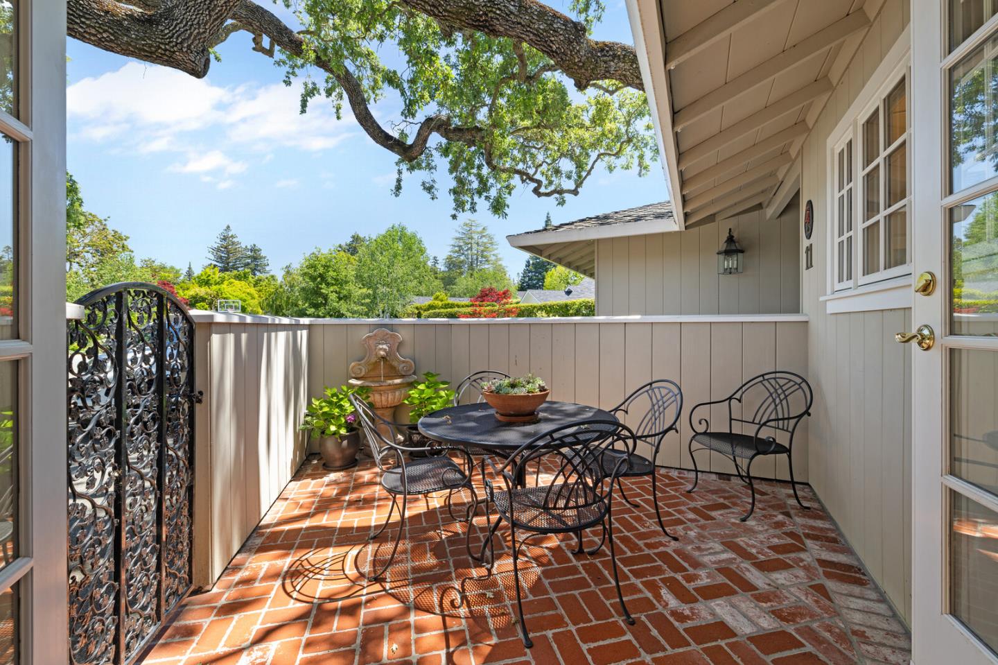 Detail Gallery Image 2 of 19 For 11 Wood Ln, Menlo Park,  CA 94025 - 4 Beds | 3 Baths