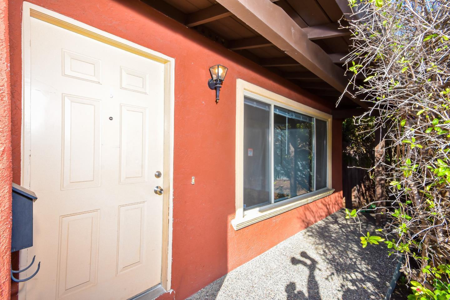 Detail Gallery Image 3 of 26 For 496 N. Whisman, Mountain View,  CA 94043 - 2 Beds | 1 Baths