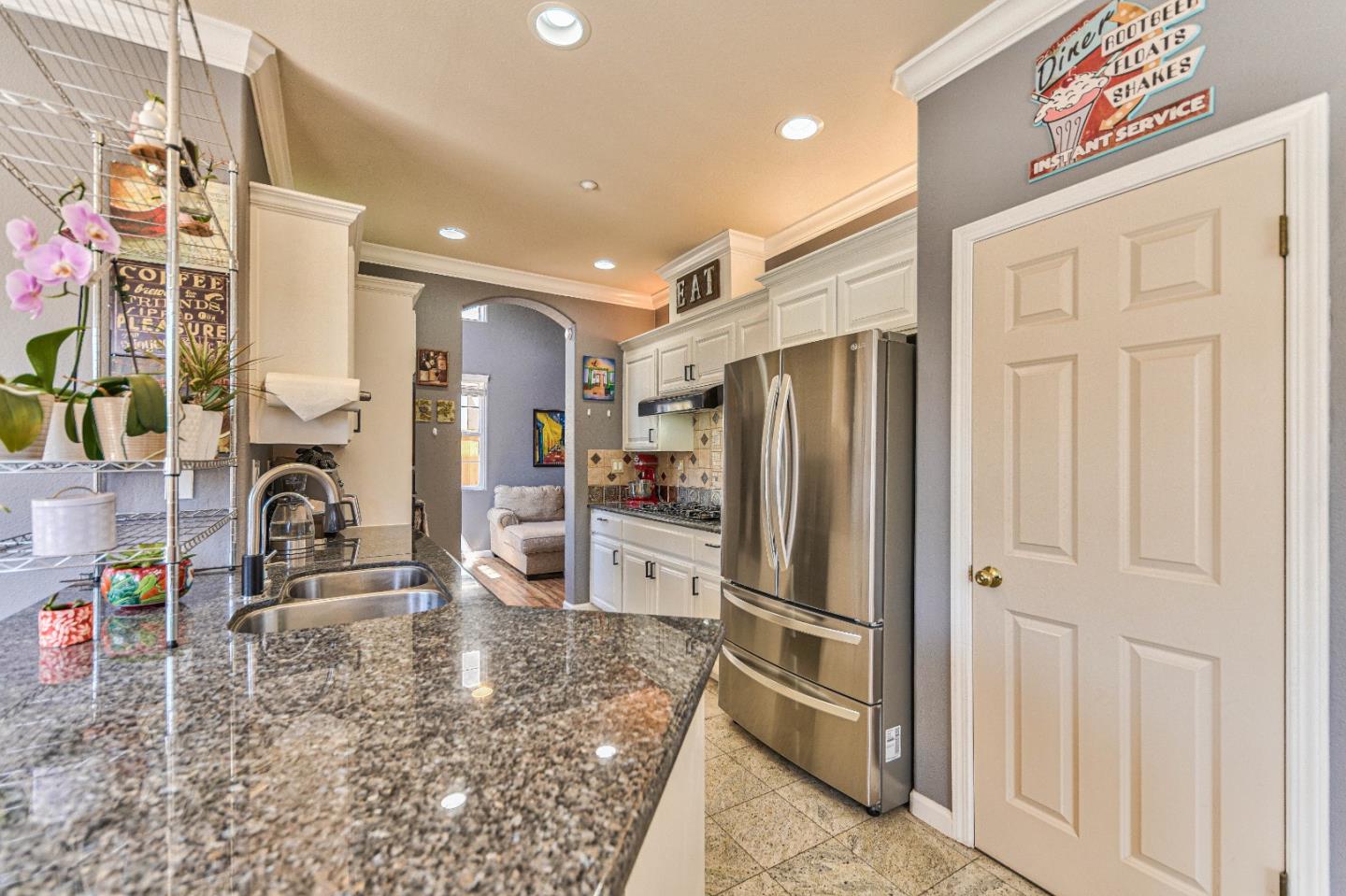Detail Gallery Image 11 of 39 For 1773 Klamath Dr, Salinas,  CA 93906 - 4 Beds | 2/1 Baths