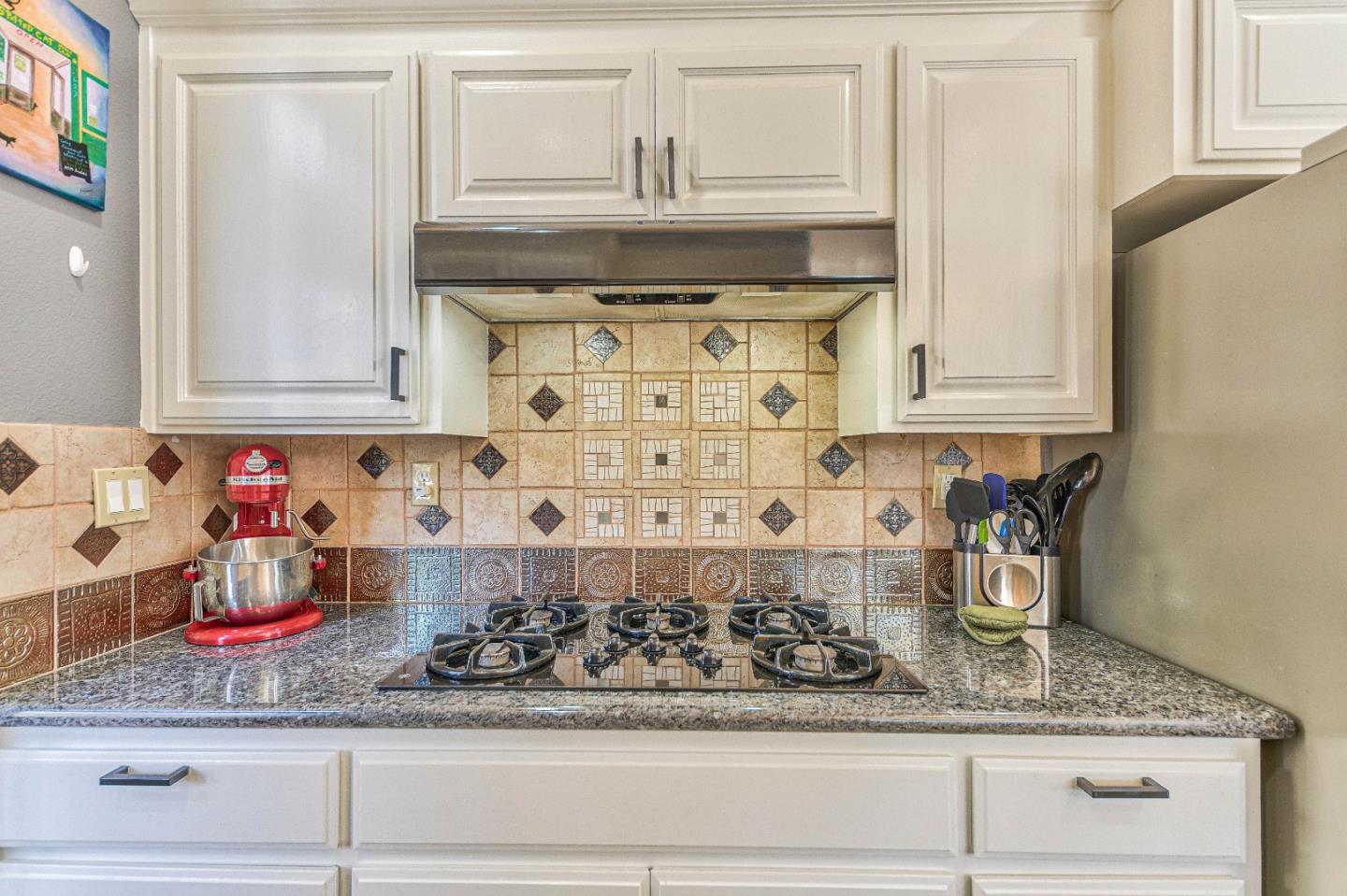Detail Gallery Image 12 of 39 For 1773 Klamath Dr, Salinas,  CA 93906 - 4 Beds | 2/1 Baths
