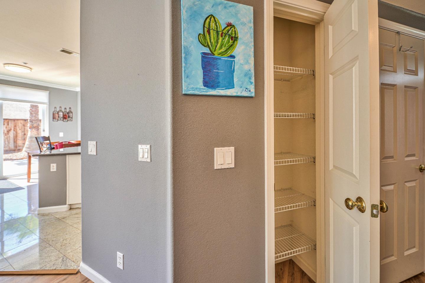 Detail Gallery Image 14 of 39 For 1773 Klamath Dr, Salinas,  CA 93906 - 4 Beds | 2/1 Baths