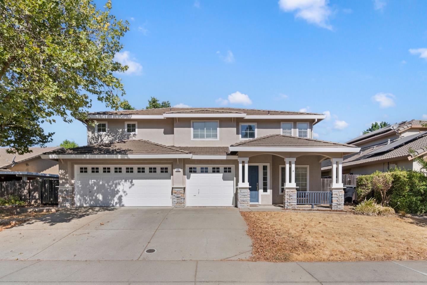 Detail Gallery Image 1 of 31 For 645 Fisher Cir, Folsom,  CA 95630 - 5 Beds | 2/1 Baths