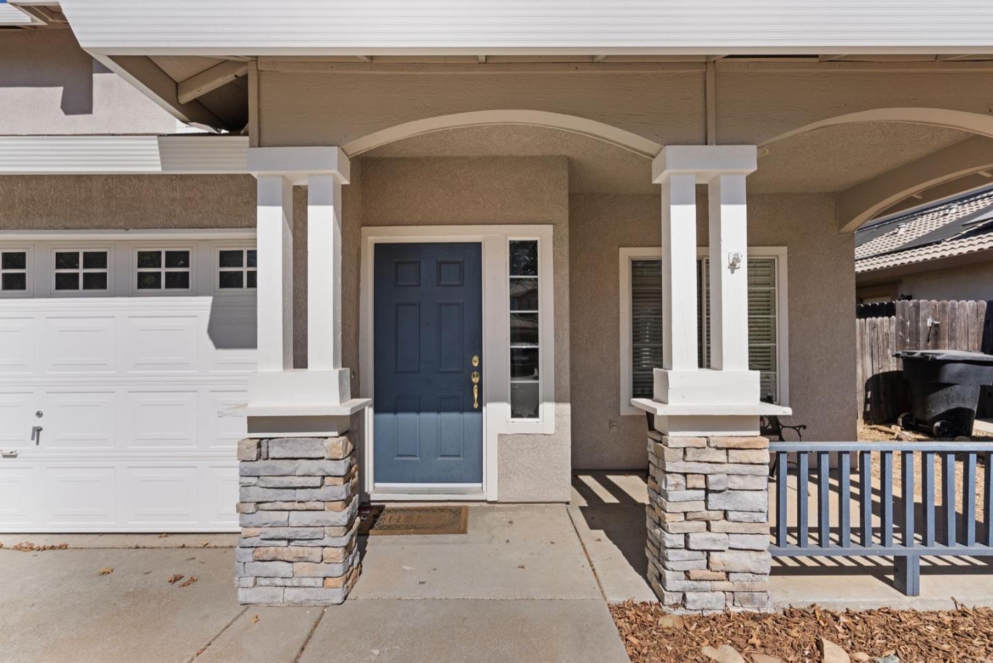 Detail Gallery Image 3 of 31 For 645 Fisher Cir, Folsom,  CA 95630 - 5 Beds | 2/1 Baths