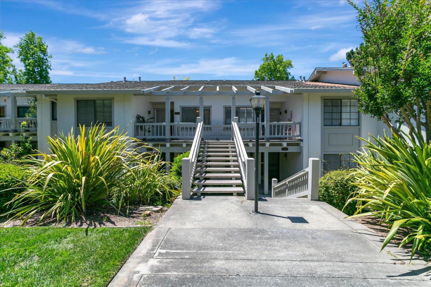 Detail Gallery Image 1 of 1 For 5351 Cribari Dell, San Jose,  CA 95135 - 2 Beds | 2 Baths