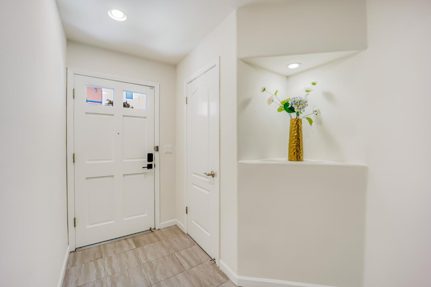 Detail Gallery Image 2 of 47 For 976 Alpine Ter #2,  Sunnyvale,  CA 94086 - 3 Beds | 3/1 Baths
