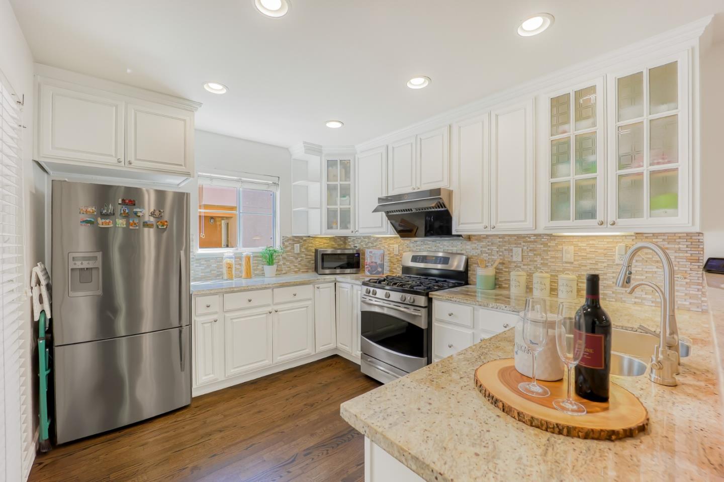 Detail Gallery Image 9 of 47 For 976 Alpine Ter #2,  Sunnyvale,  CA 94086 - 3 Beds | 3/1 Baths