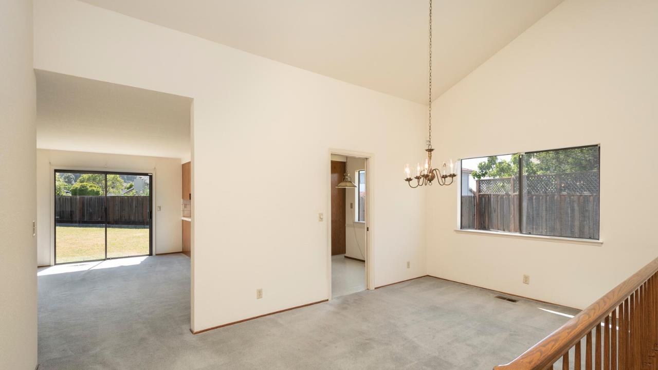 Detail Gallery Image 10 of 30 For 1128 Tanglewood Way, San Mateo,  CA 94403 - 3 Beds | 2 Baths