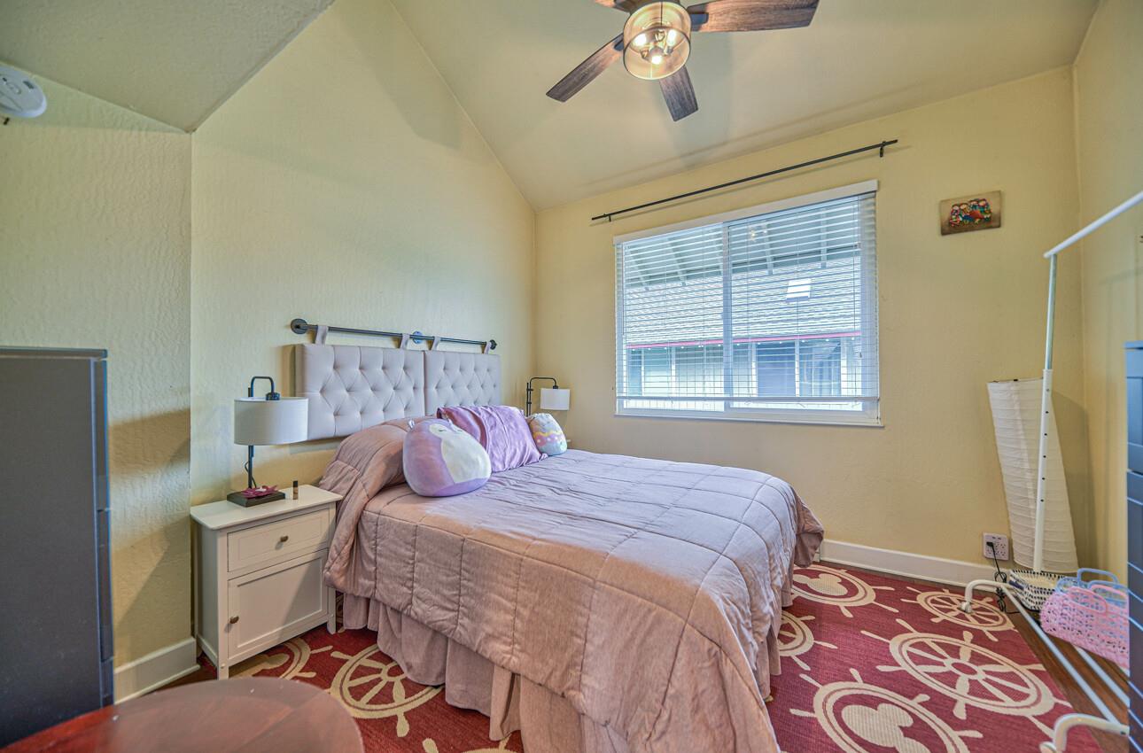 Detail Gallery Image 11 of 19 For 565 English Ave #1,  Monterey,  CA 93940 - 1 Beds | 1/1 Baths