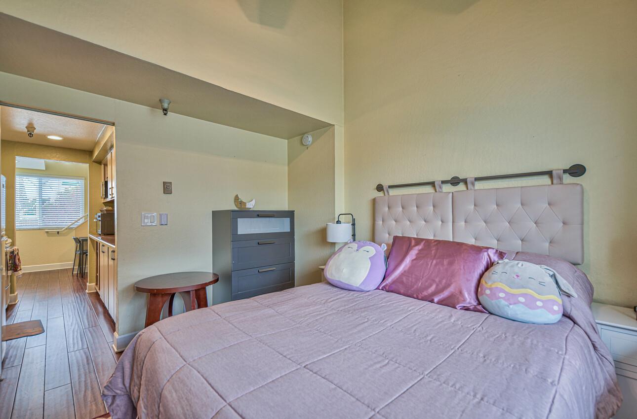 Detail Gallery Image 12 of 19 For 565 English Ave #1,  Monterey,  CA 93940 - 1 Beds | 1/1 Baths