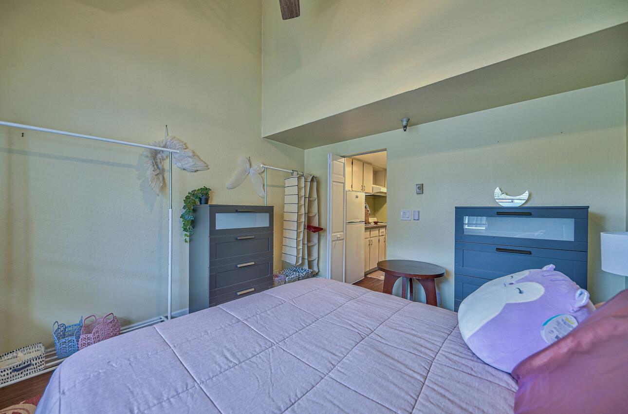 Detail Gallery Image 13 of 19 For 565 English Ave #1,  Monterey,  CA 93940 - 1 Beds | 1/1 Baths