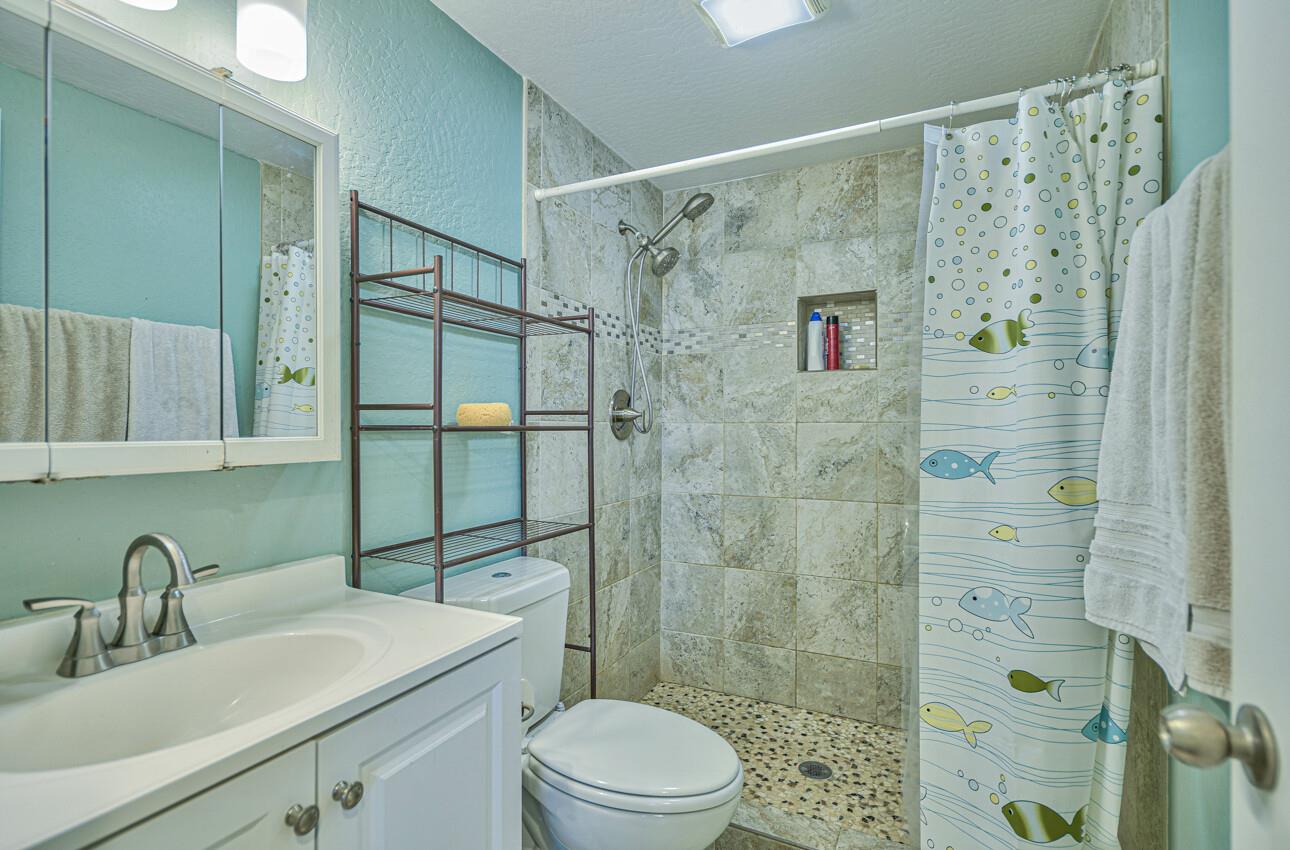 Detail Gallery Image 14 of 19 For 565 English Ave #1,  Monterey,  CA 93940 - 1 Beds | 1/1 Baths