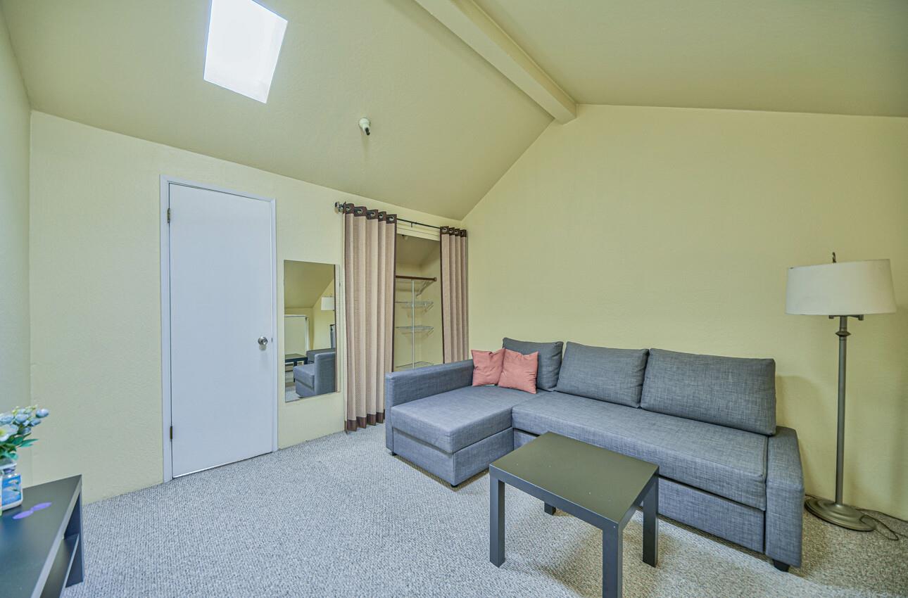 Detail Gallery Image 15 of 19 For 565 English Ave #1,  Monterey,  CA 93940 - 1 Beds | 1/1 Baths