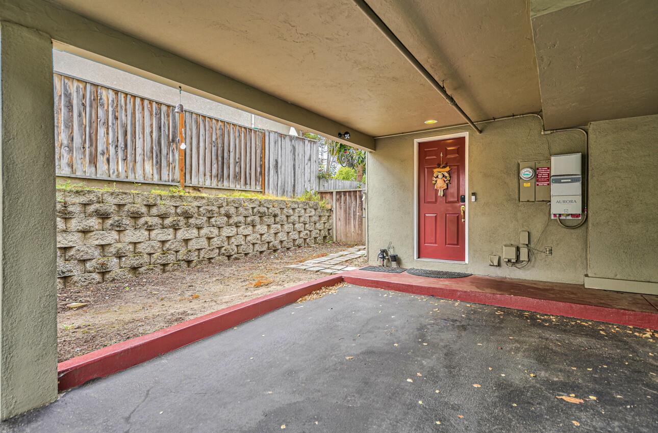 Detail Gallery Image 4 of 19 For 565 English Ave #1,  Monterey,  CA 93940 - 1 Beds | 1/1 Baths