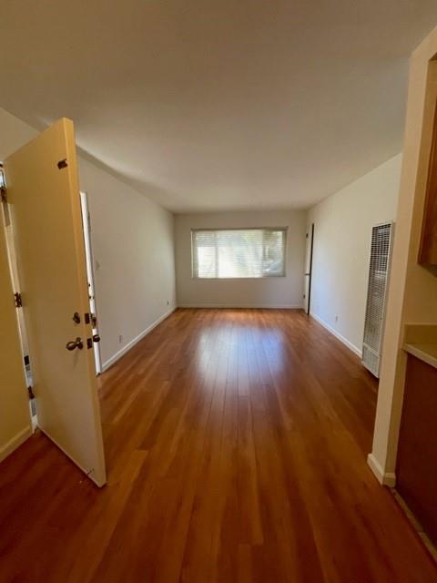 Detail Gallery Image 2 of 4 For 1016 El Camino #1,  Burlingame,  CA 94010 - 1 Beds | 1 Baths