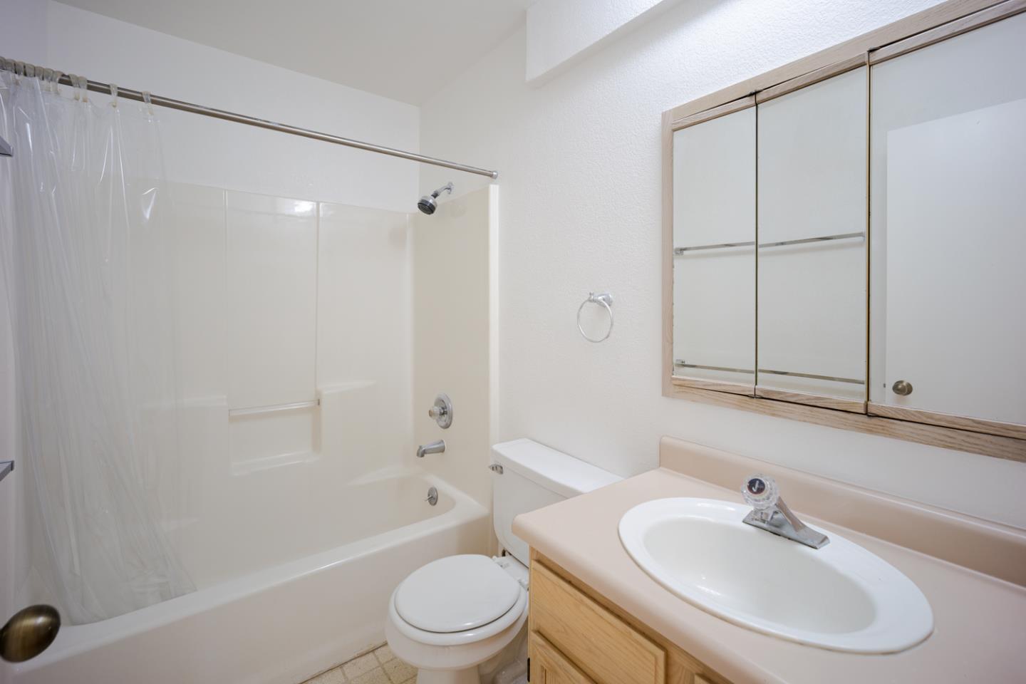 Detail Gallery Image 9 of 20 For 1 Rebecca Ln, San Francisco,  CA 94124 - 2 Beds | 2 Baths