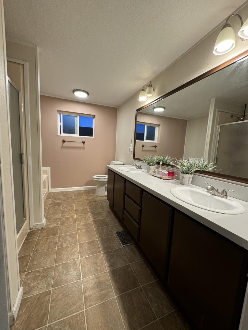 Detail Gallery Image 7 of 37 For 6130 Monterey Rd #237,  San Jose,  CA 95138 - 3 Beds | 2 Baths