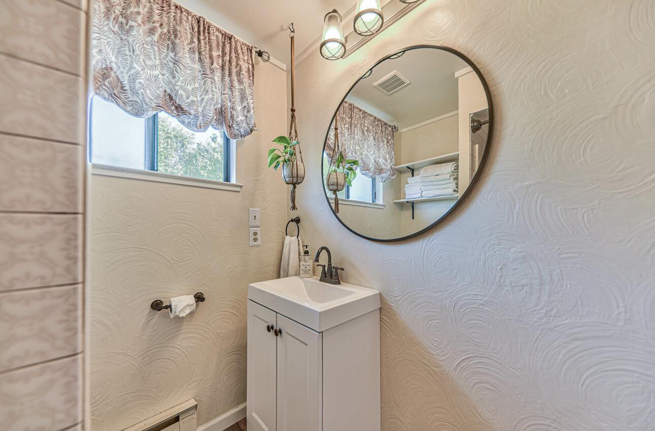 Detail Gallery Image 26 of 43 For 22607 Black Mountain Rd, Salinas,  CA 93908 - 3 Beds | 3/1 Baths