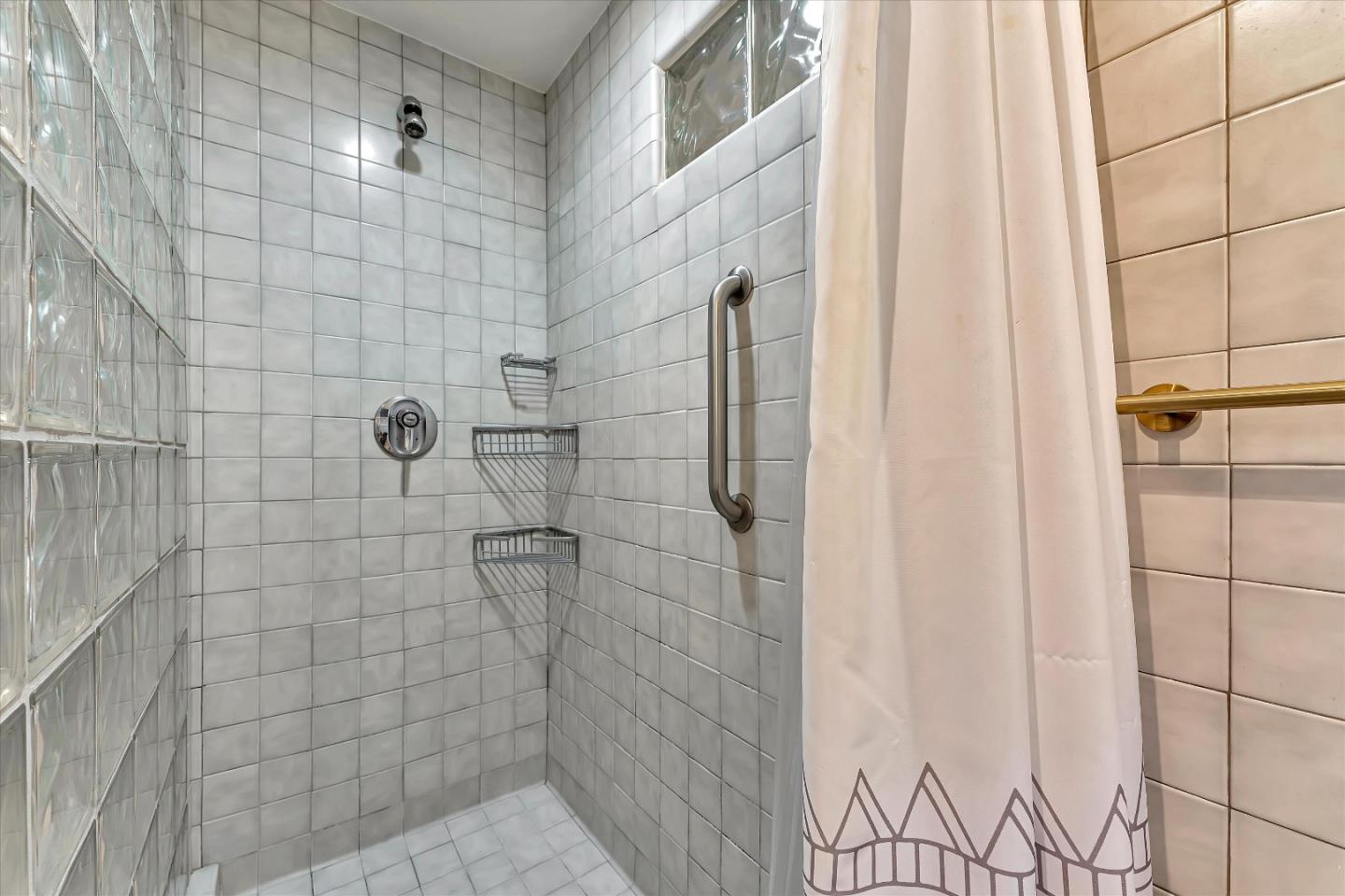 Detail Gallery Image 15 of 17 For 2804 Hillegass Ave #2,  Berkeley,  CA 94705 - 2 Beds | 1 Baths