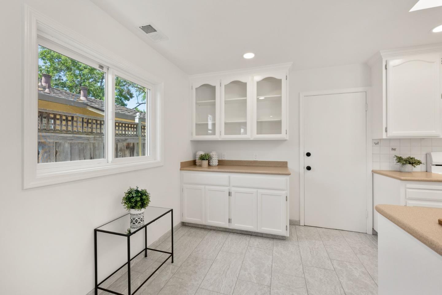 Detail Gallery Image 16 of 41 For 716 Pineview Dr, San Jose,  CA 95117 - 3 Beds | 2 Baths