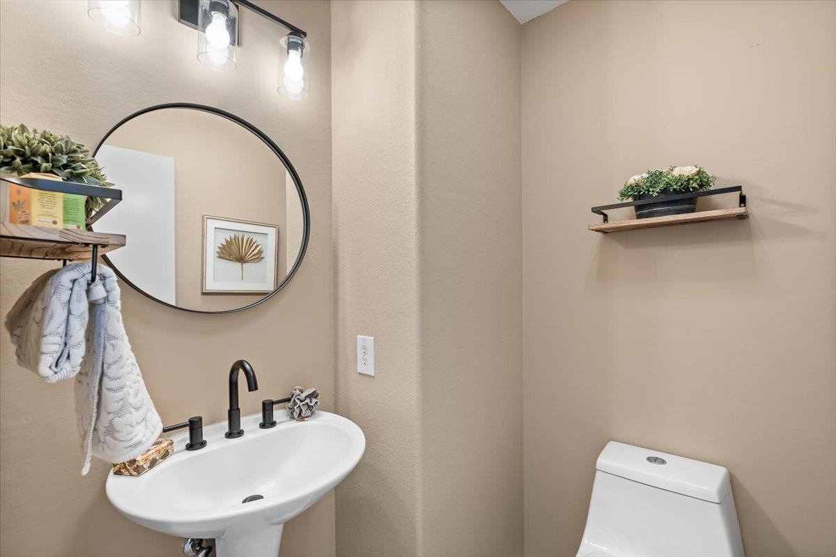 Detail Gallery Image 13 of 29 For 564 Chelsea Xing, San Jose,  CA 95138 - 3 Beds | 2/1 Baths