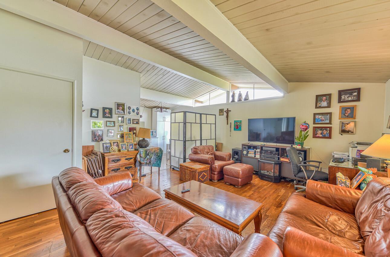 Detail Gallery Image 10 of 34 For 831 Sinex Ave, Pacific Grove,  CA 93950 - 6 Beds | 2/2 Baths