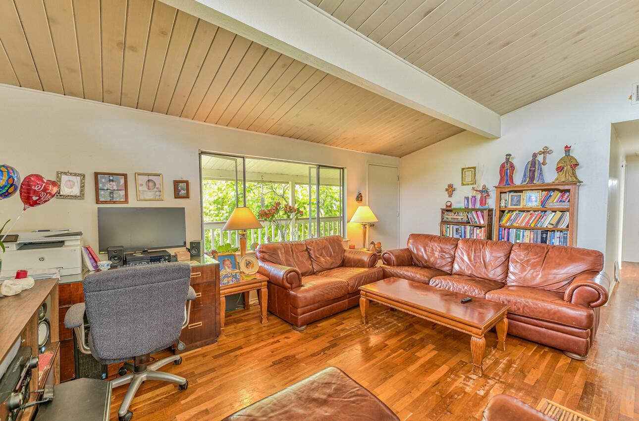 Detail Gallery Image 13 of 34 For 831 Sinex Ave, Pacific Grove,  CA 93950 - 6 Beds | 2/2 Baths