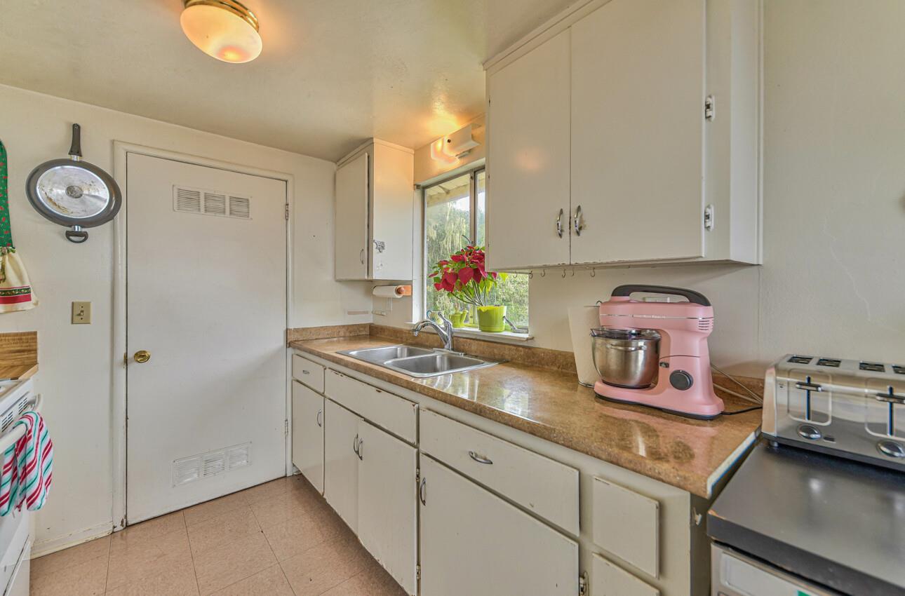 Detail Gallery Image 28 of 34 For 831 Sinex Ave, Pacific Grove,  CA 93950 - 6 Beds | 2/2 Baths