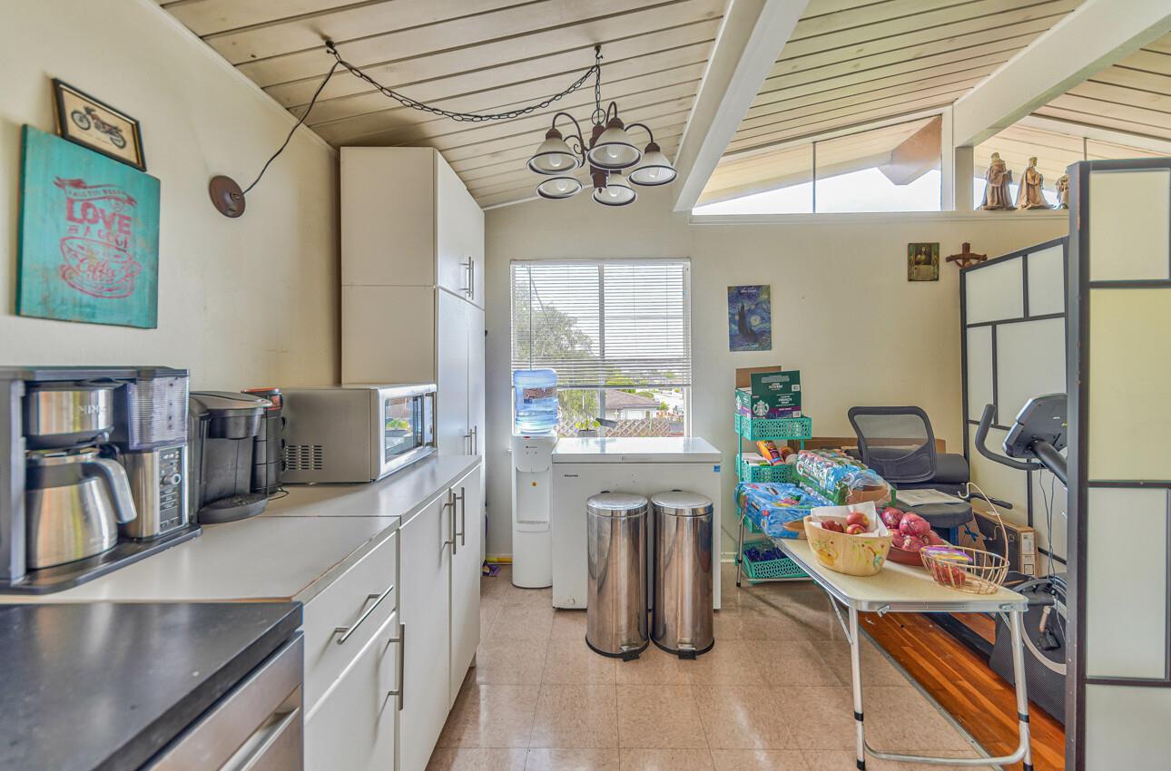 Detail Gallery Image 30 of 34 For 831 Sinex Ave, Pacific Grove,  CA 93950 - 6 Beds | 2/2 Baths
